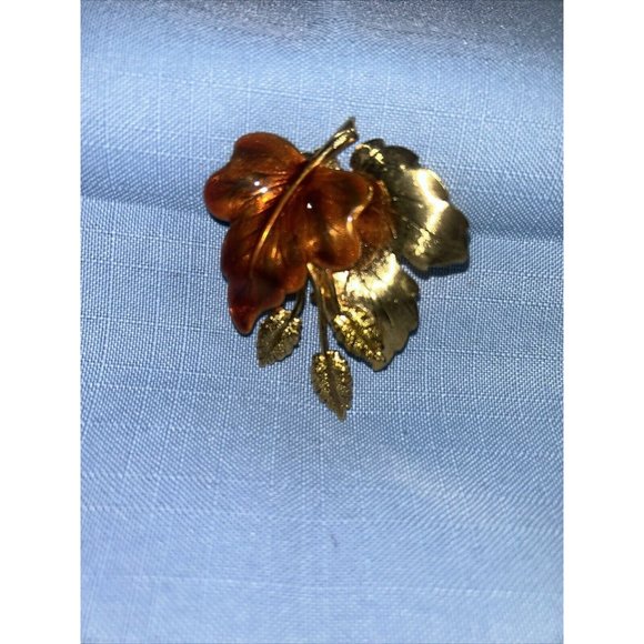 Autumn Leaves Fashion Brooch Jewelry Goldtone Textured Oak Leaves 2” wide Pin - Picture 2 of 8